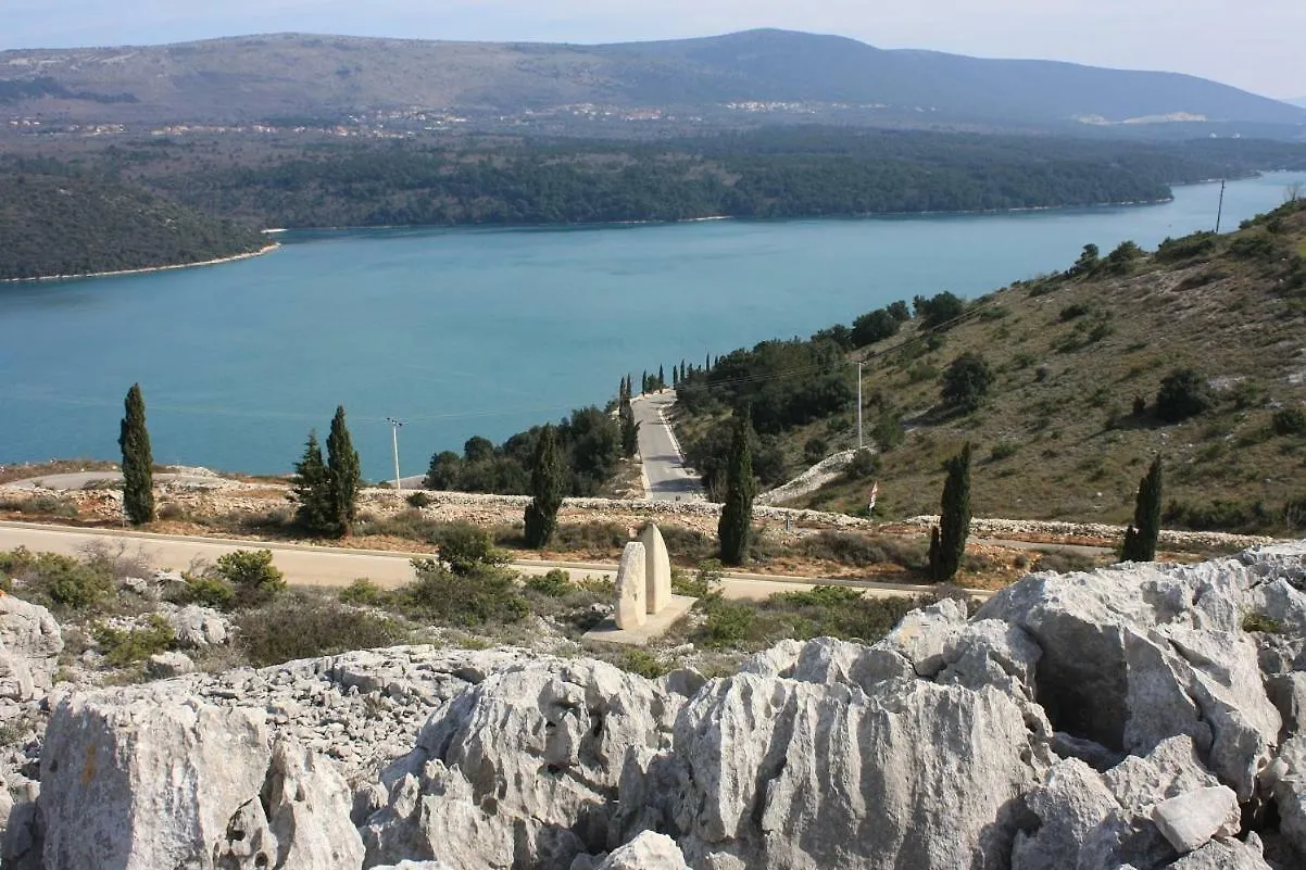 Holiday Home Volta Rakalj Kroatien